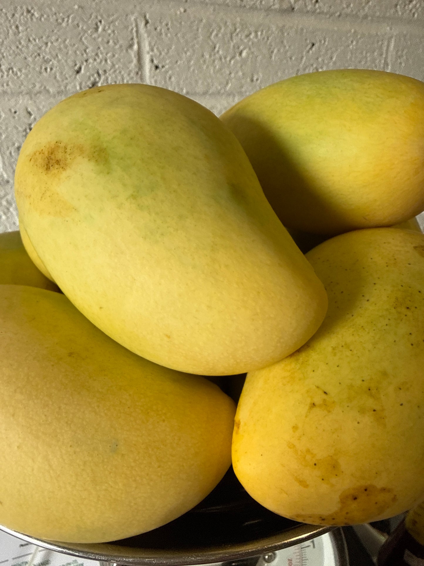 Ripe Carabao Mango 1kg